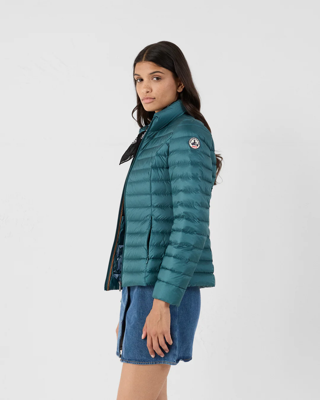 Chaqueta Jott Mujer Azul Petróleo Cha – Ligera, Entallada y Versátil