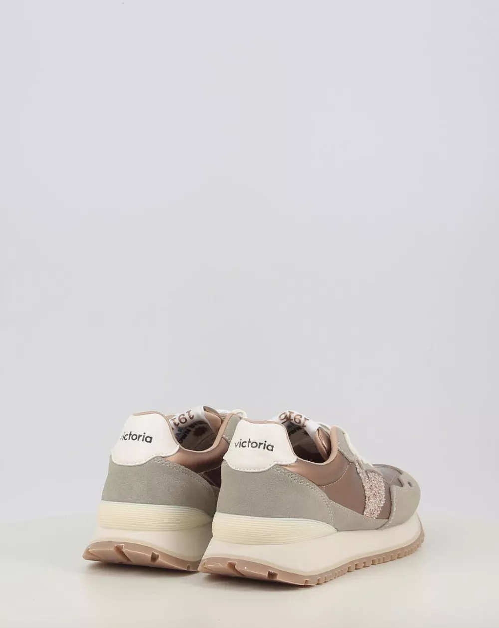 Zapatillas Victoria Platino Mujer – Estilo Urbano y Brillante