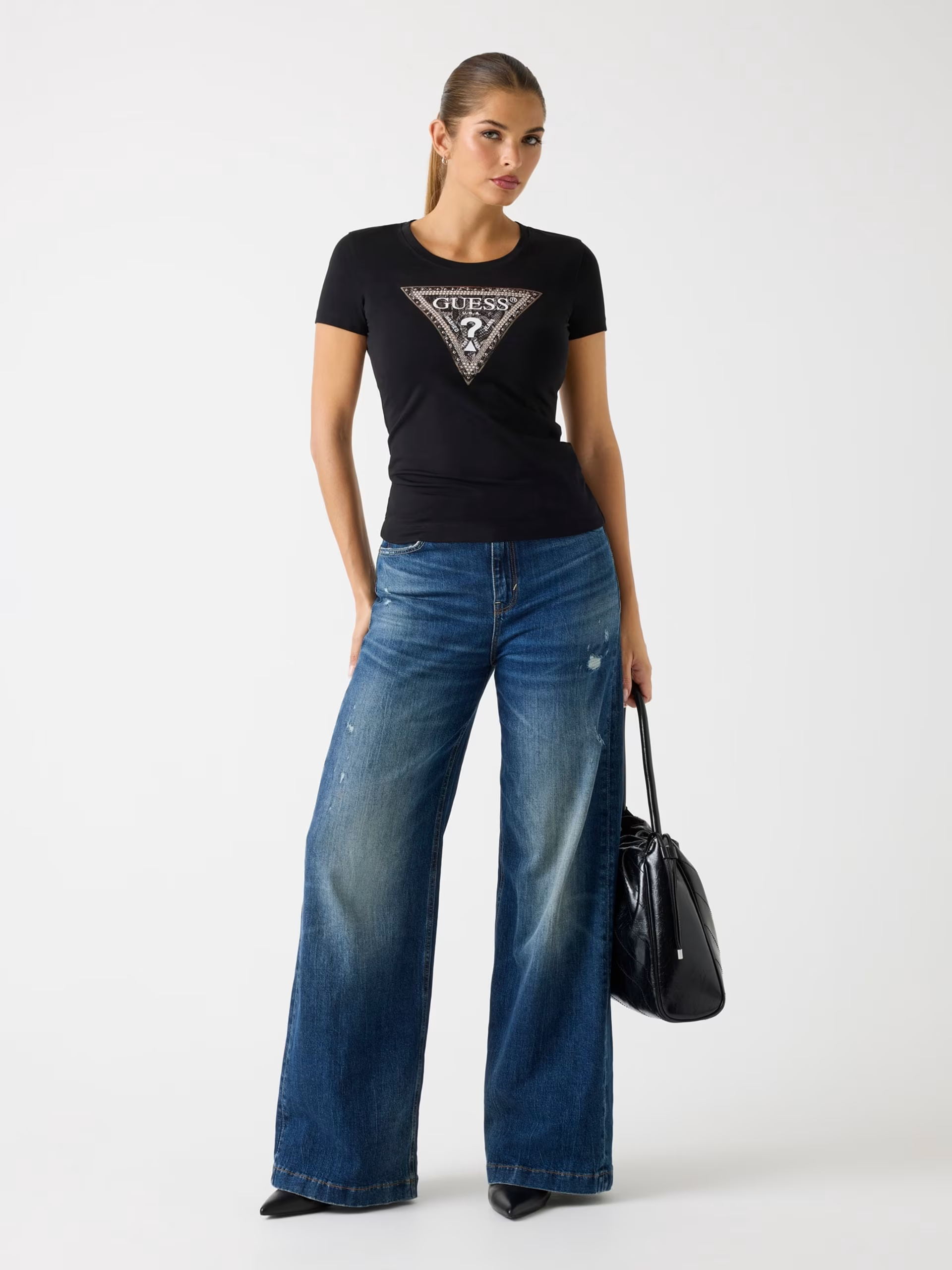 Camiseta Guess Mujer Negra – Logo Triángulo Serpiente