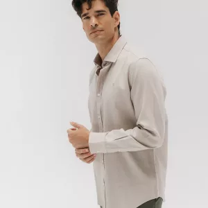 Camisa El Pulpo Beige Garment – Estilo Versátil con Toque Elegante