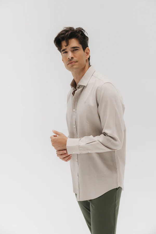 Camisa El Pulpo Beige Garment – Estilo Versátil con Toque Elegante