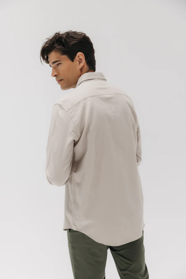 Camisa El Pulpo Beige Garment – Estilo Versátil con Toque Elegante