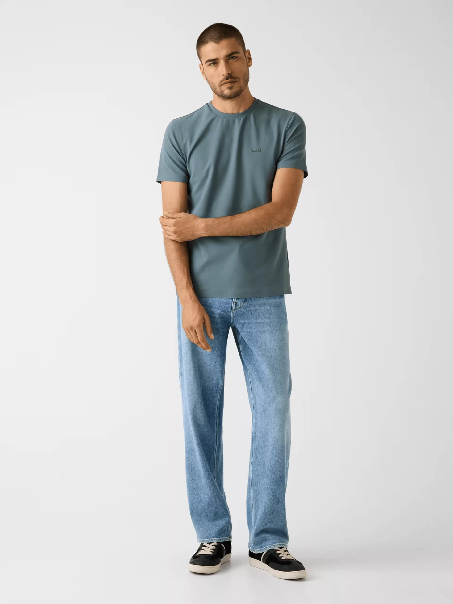 Camiseta Verde Guess Hombre – Slim Fit de Algodón Orgánico Camiseta Verde Guess Hombre – Slim Fit de Algodón Orgánico