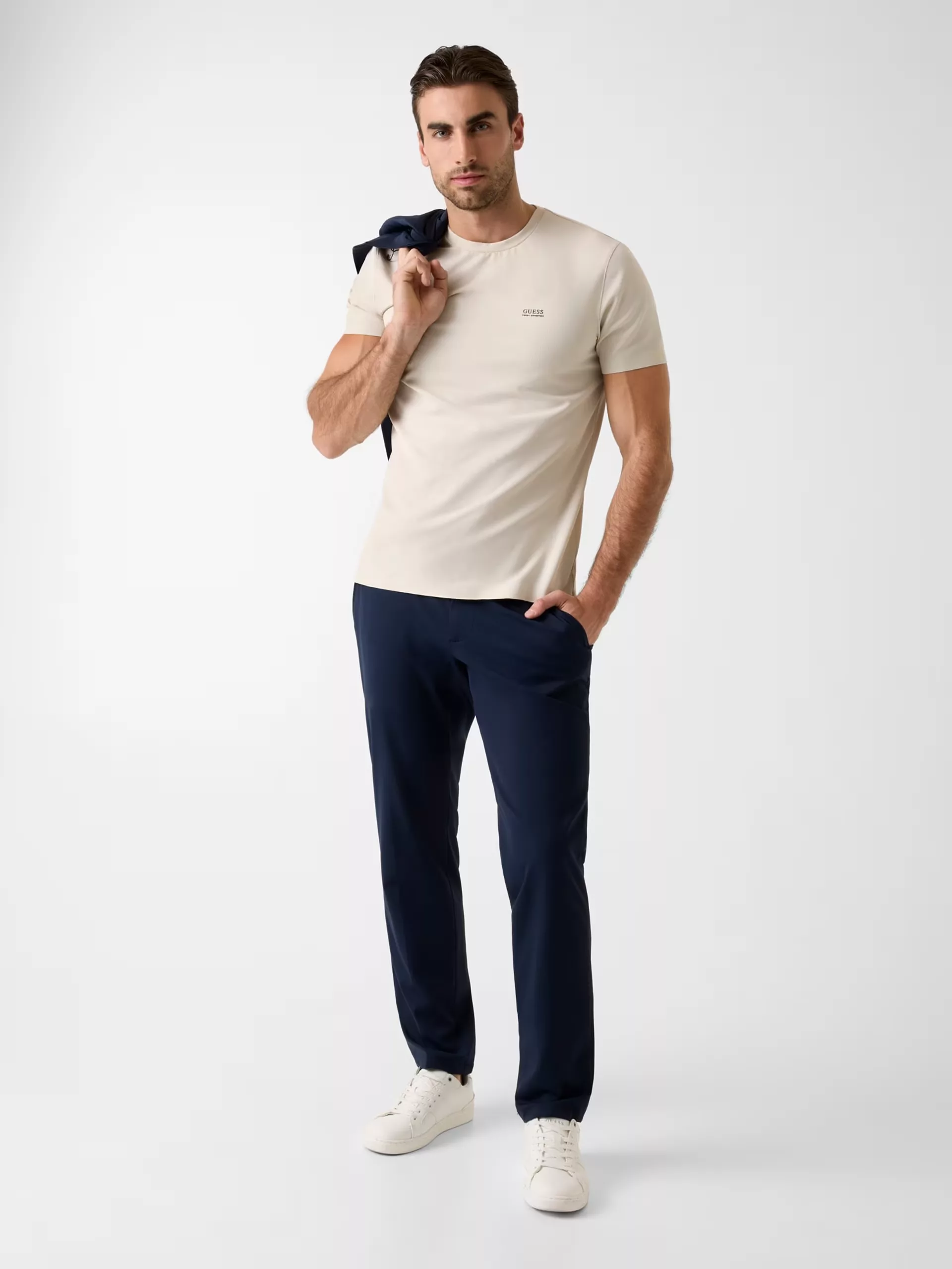 Camiseta Blanco Guess Hombre – Slim Fit con Algodón Orgánico Camiseta Blanco Guess Hombre – Slim Fit con Algodón Orgánico