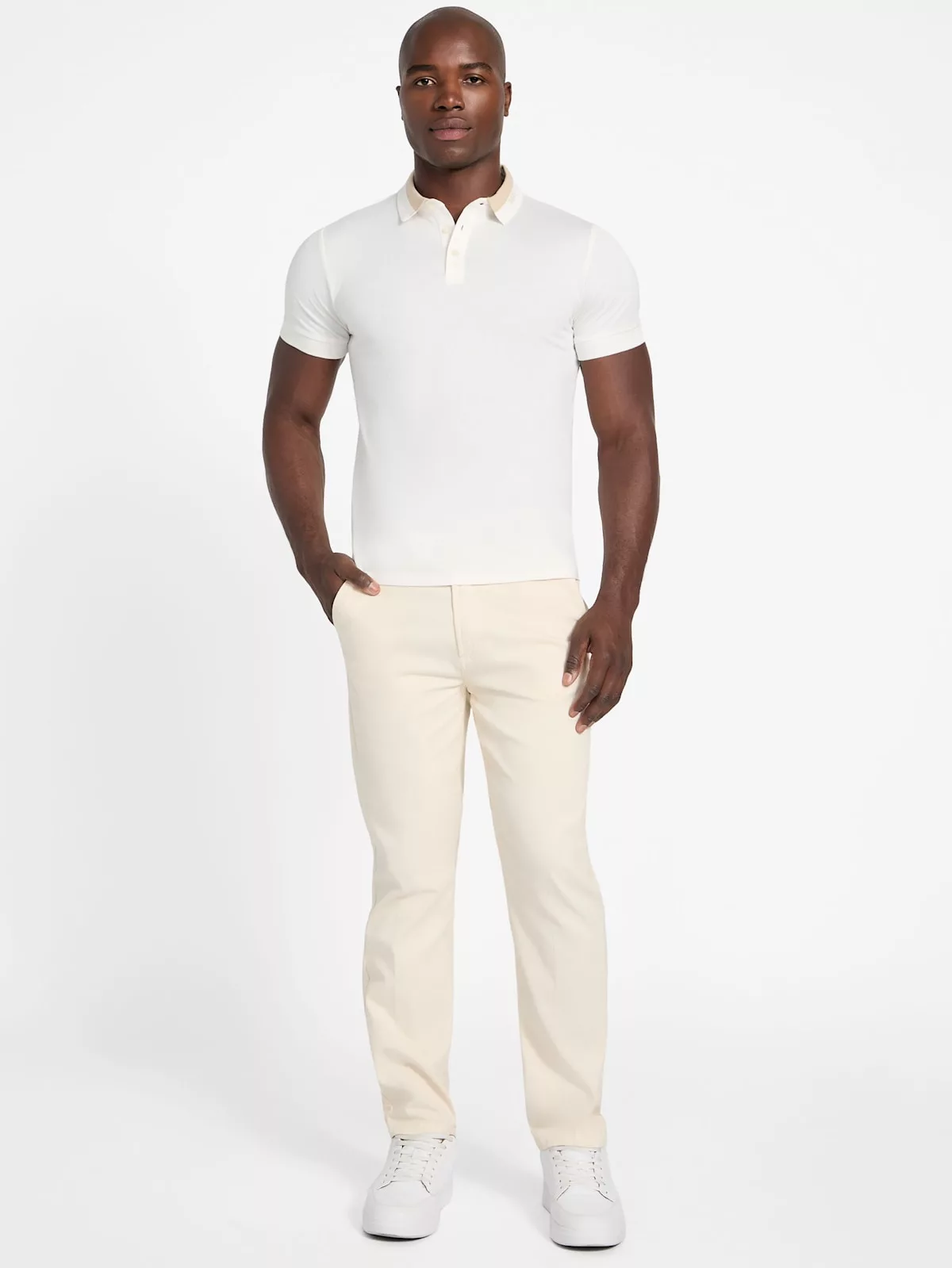 Polo Guess Hombre Beige con Cuello Contraste - Estilo Elegante y Deportivo