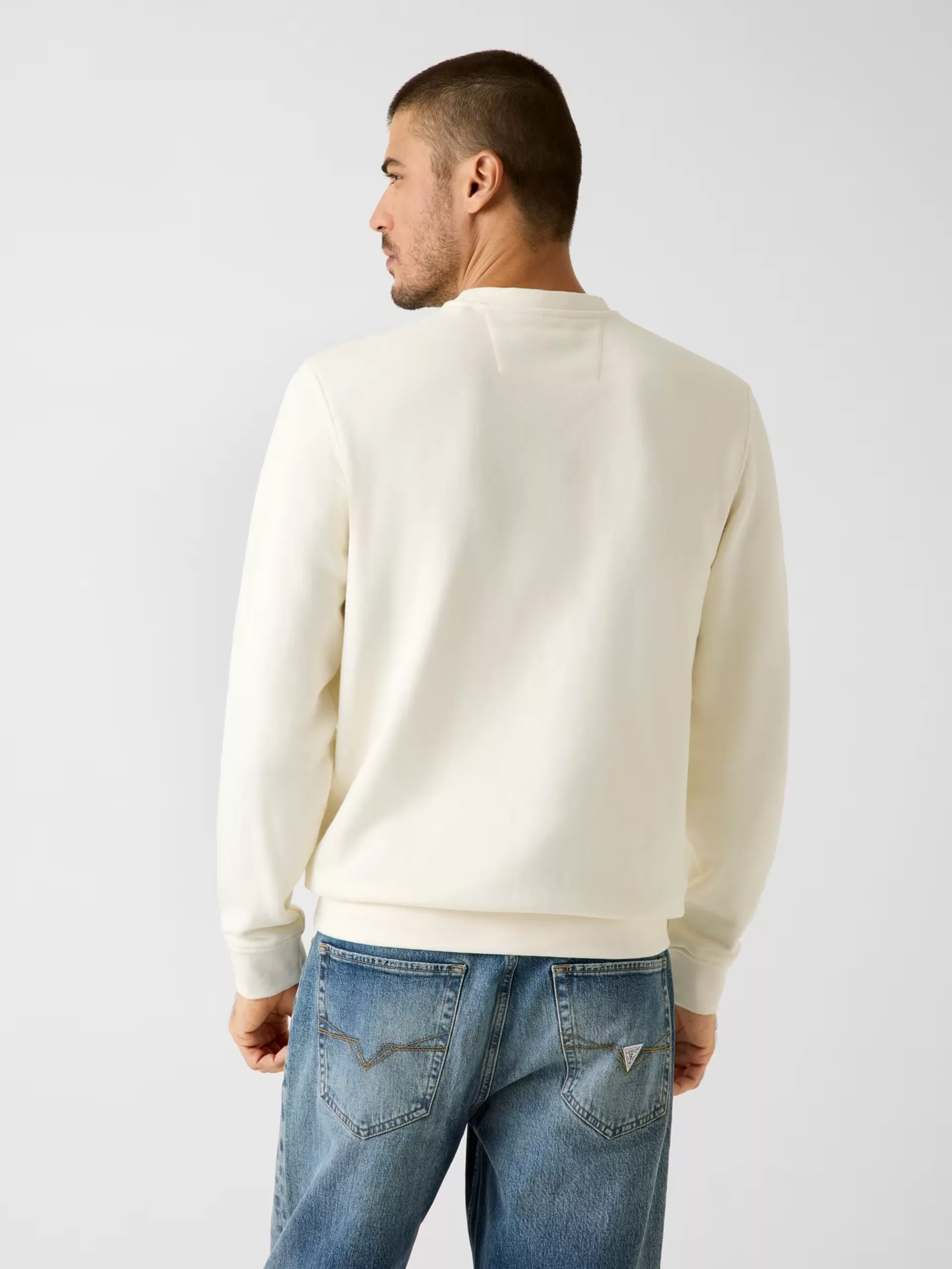 Sudadera Guess Blanca con Logo – Estilo Casual Unisex Sudadera Guess Blanca con Logo – Estilo Casual Unisex