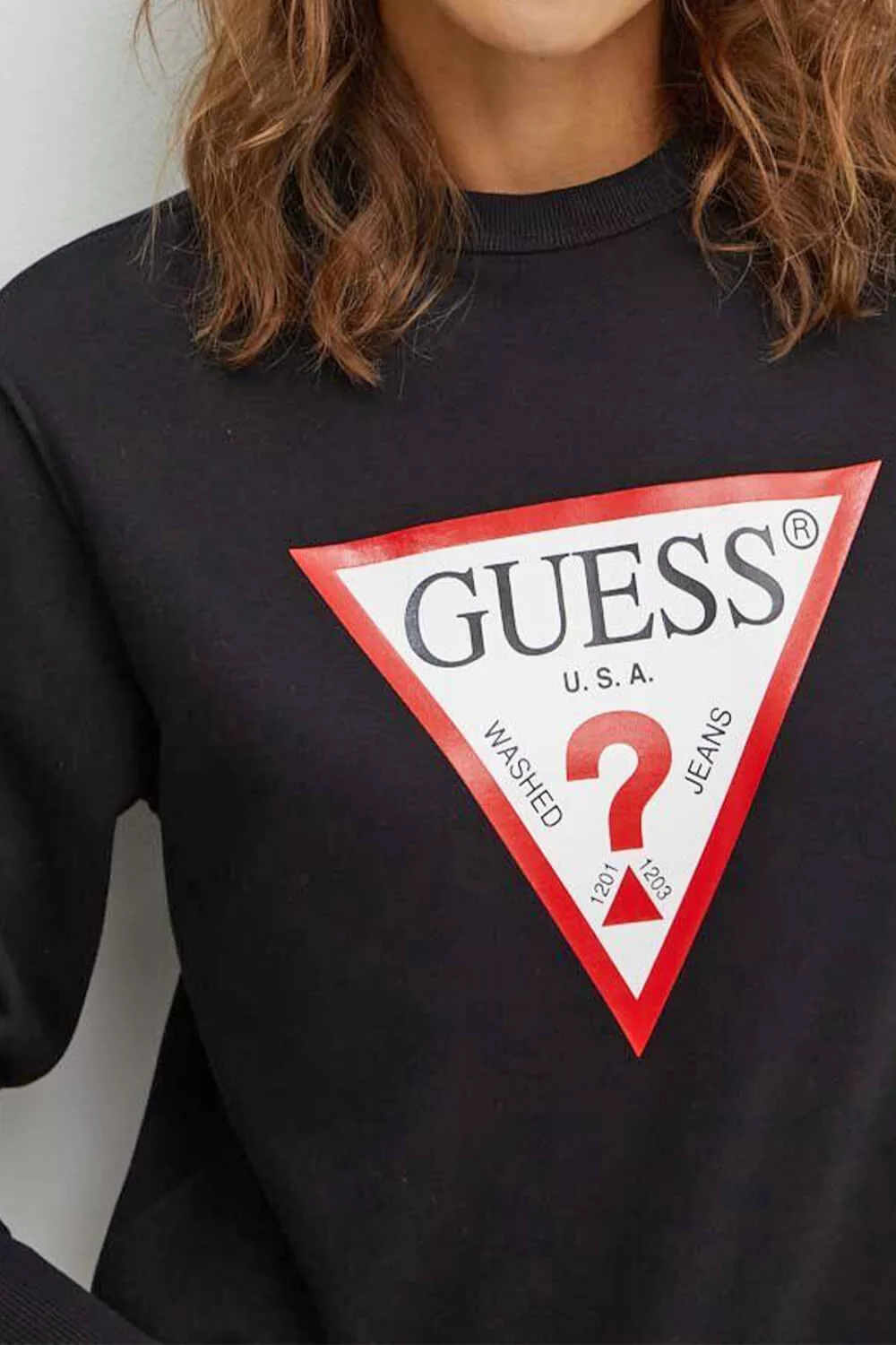 Camiseta Guess Mujer Negra con Logo – Manga Larga Camiseta Guess Mujer Negra con Logo – Manga Larga