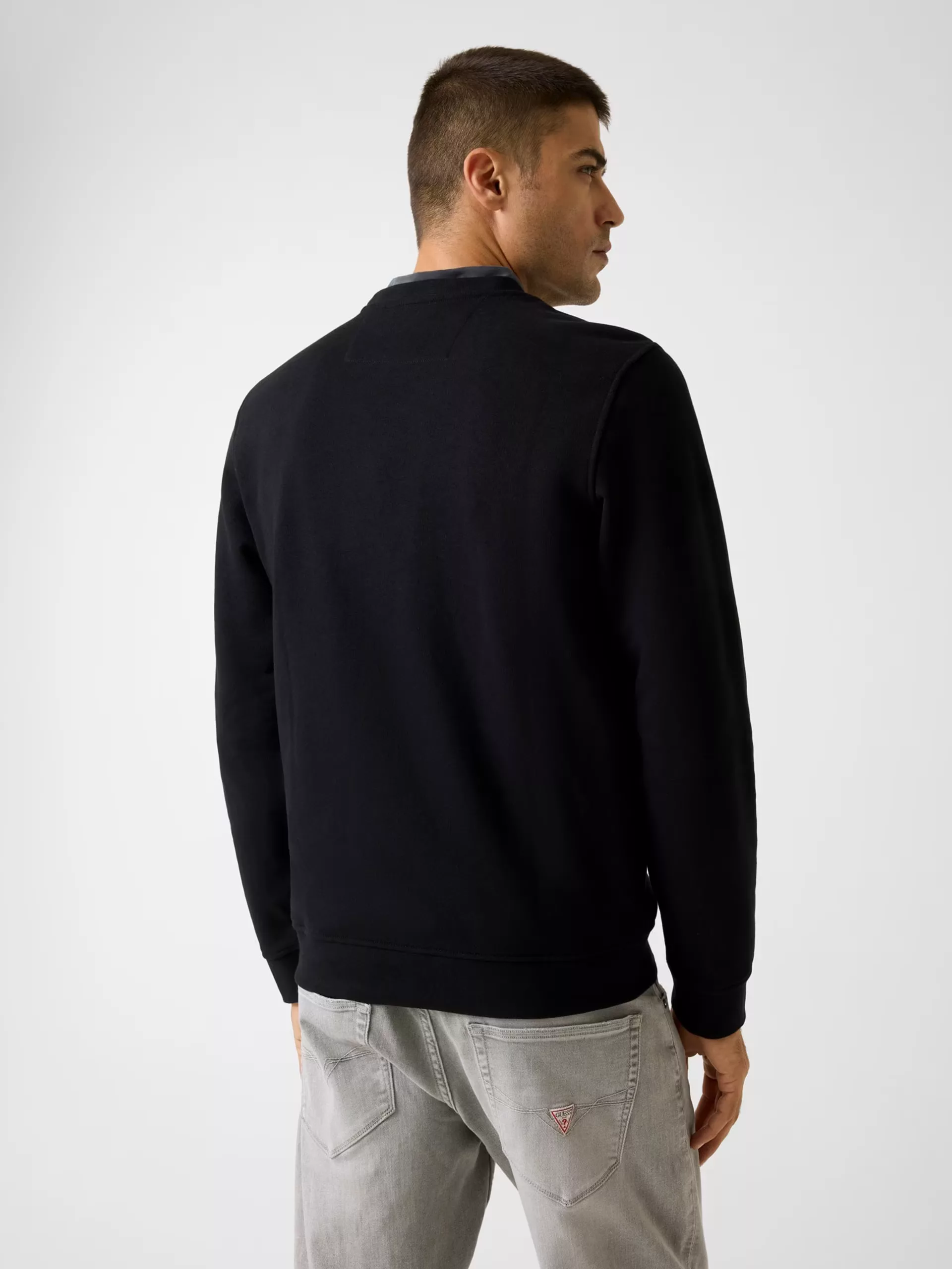 Sudadera Guess Hombre Negra – Cuello Redondo y Logo