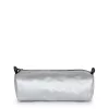 Estuche Eastpak Benchmark Plata Metalizada – Diseño Moderno y Resistente Estuche Eastpak Benchmark Plata Metalizada – Diseño Moderno y Resistente