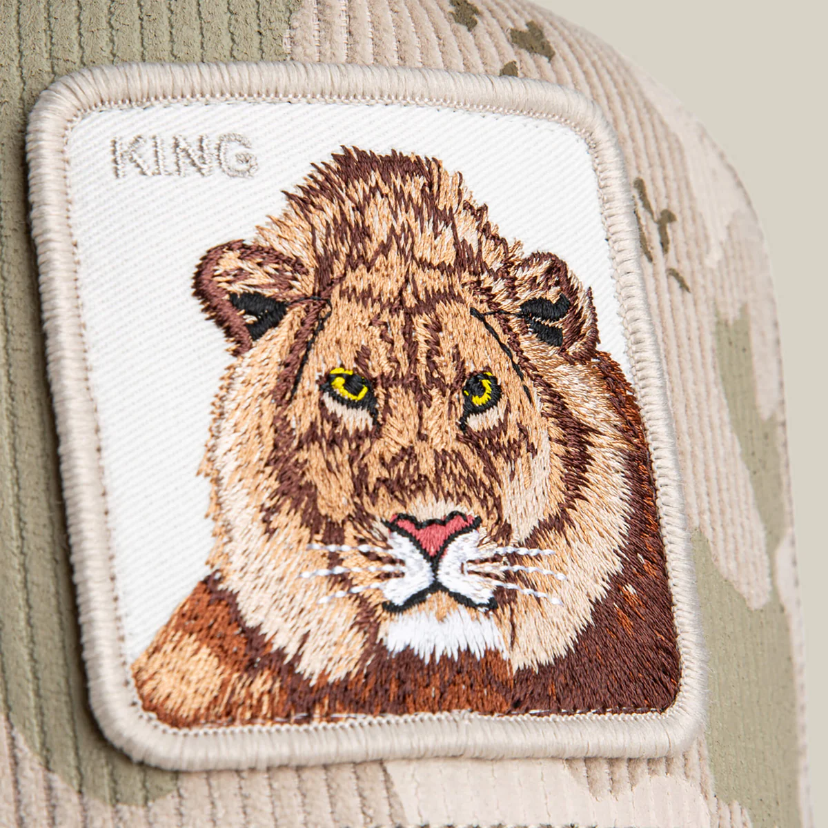 Gorra Goorin Bros King Camo Beige con León Gorra Goorin Bros King Camo Beige con León