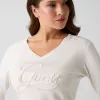 Jersey Blanco con Pedrería Logo – Elegante y Cómodo Jersey Blanco con Pedrería Logo – Elegante y Cómodo