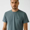 Camiseta Verde Guess Hombre – Slim Fit de Algodón Orgánico Camiseta Verde Guess Hombre – Slim Fit de Algodón Orgánico