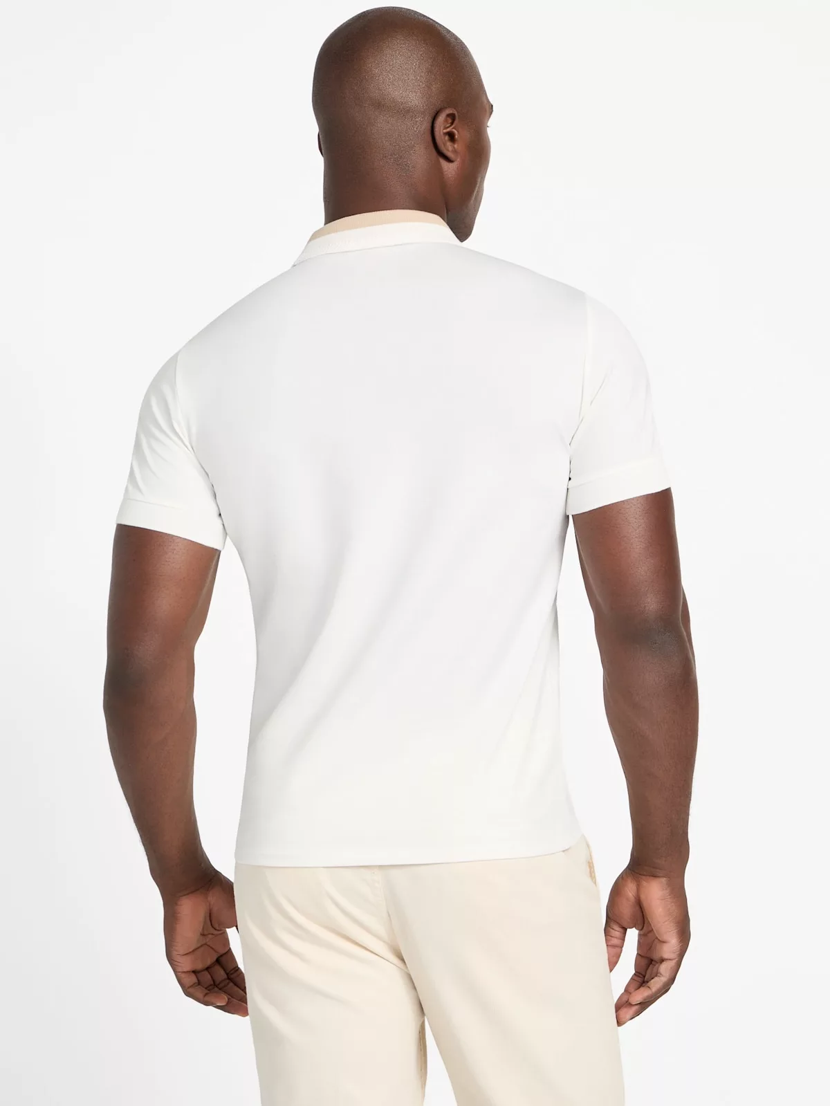 Polo Guess Hombre Beige con Cuello Contraste - Estilo Elegante y Deportivo