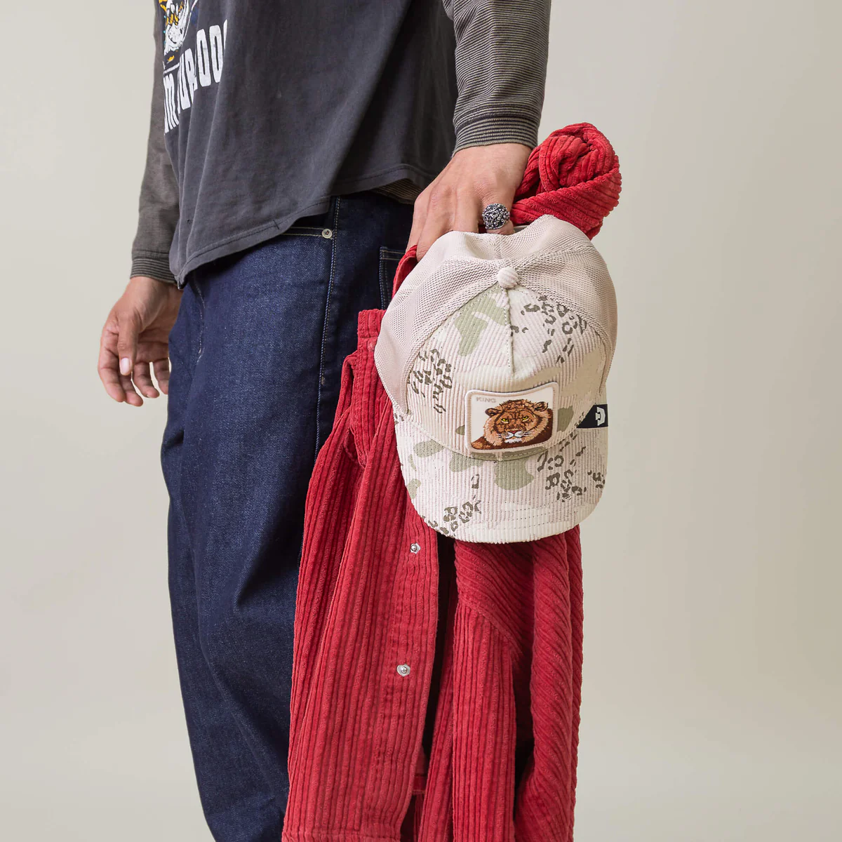 Gorra Goorin Bros King Camo Beige con León Gorra Goorin Bros King Camo Beige con León