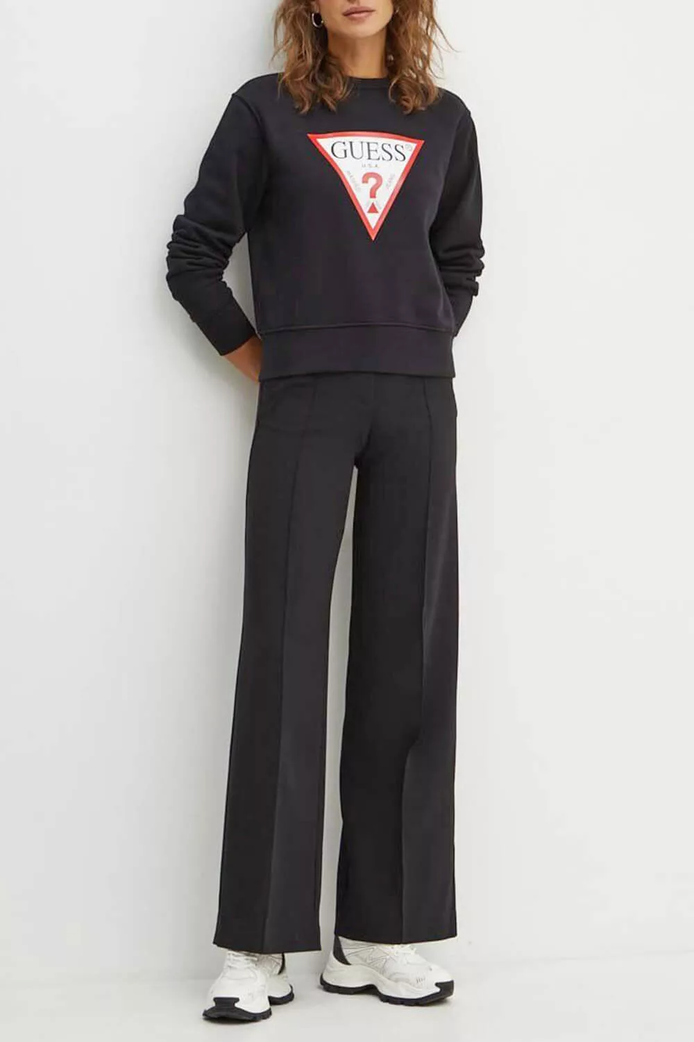 Camiseta Guess Mujer Negra con Logo – Manga Larga Camiseta Guess Mujer Negra con Logo – Manga Larga