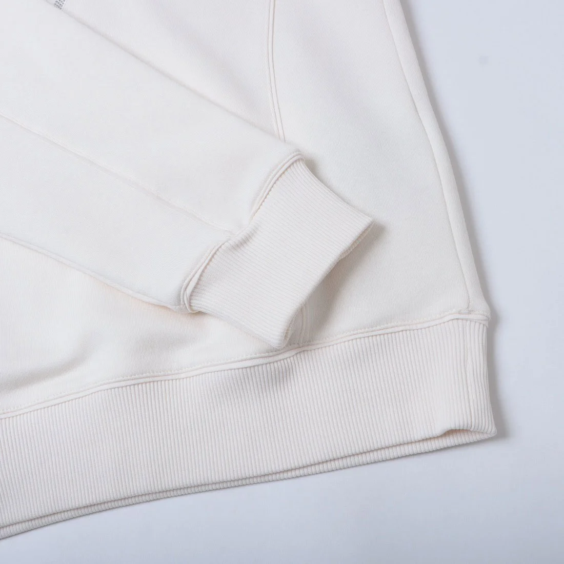 Camiseta Guess Mujer Blanca con Pedrería Elegante Camiseta Guess Mujer Blanca con Pedrería Elegante