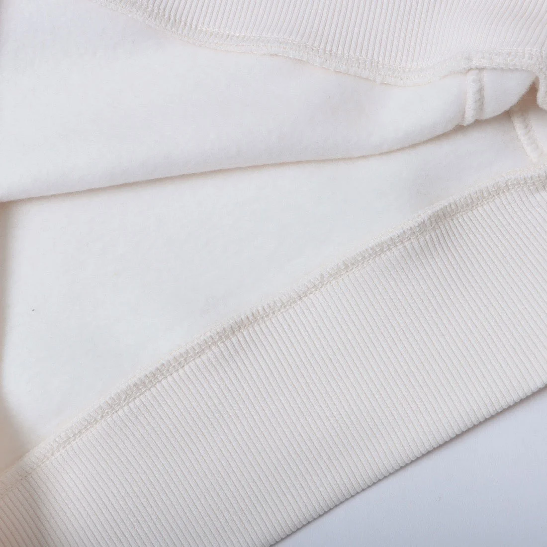 Camiseta Guess Mujer Blanca con Pedrería Elegante Camiseta Guess Mujer Blanca con Pedrería Elegante