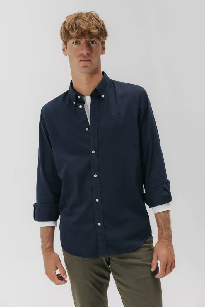 Camisa azul marino de sarga para hombre – estilo casual