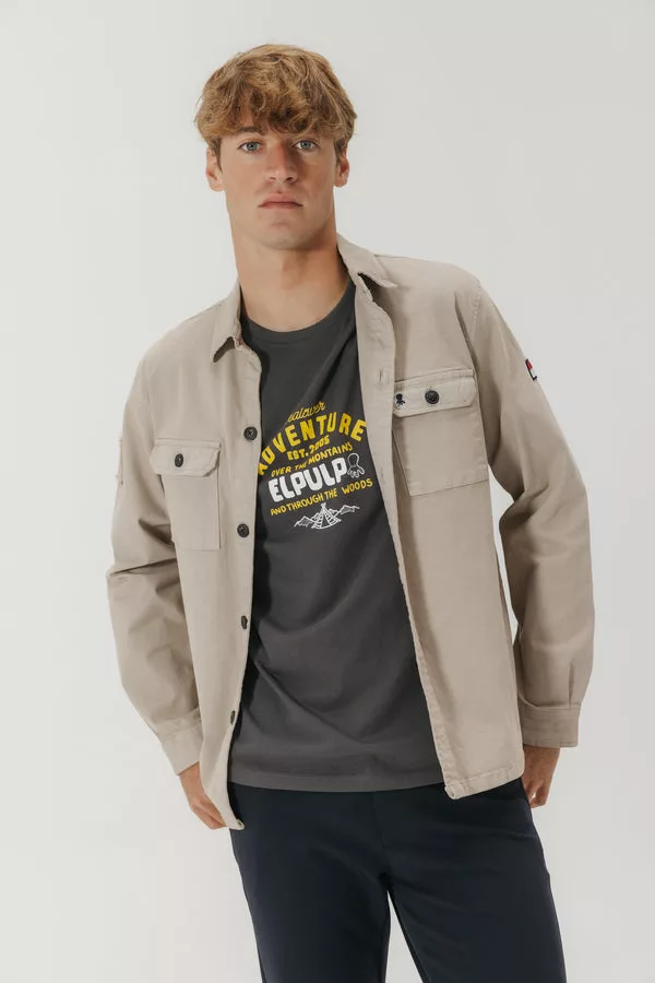 Sobrecamisa elPulpo beige con bolsillos frontales Sobrecamisa elPulpo beige con bolsillos frontales