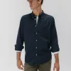 Camisa azul marino de sarga para hombre – estilo casual