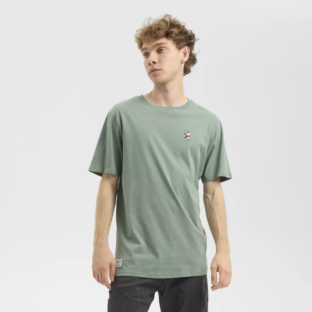 Camiseta Hydroponic verde con Snoopy superhéroe