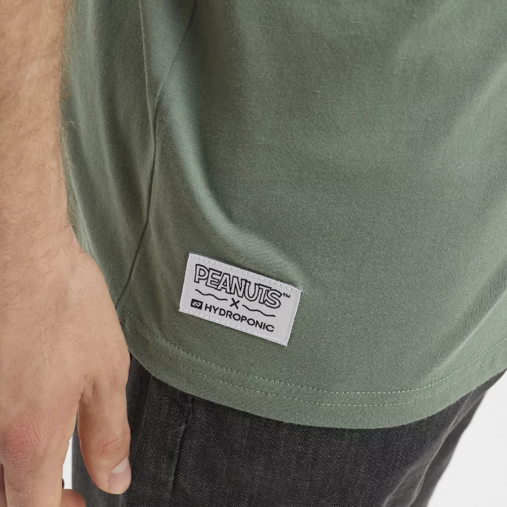 Camiseta Hydroponic verde con Snoopy superhéroe