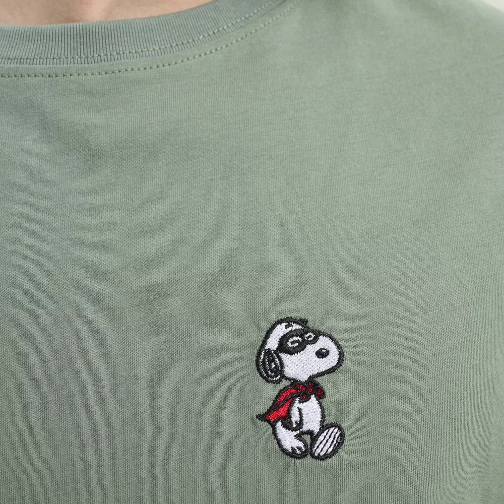 Camiseta Hydroponic verde con Snoopy superhéroe