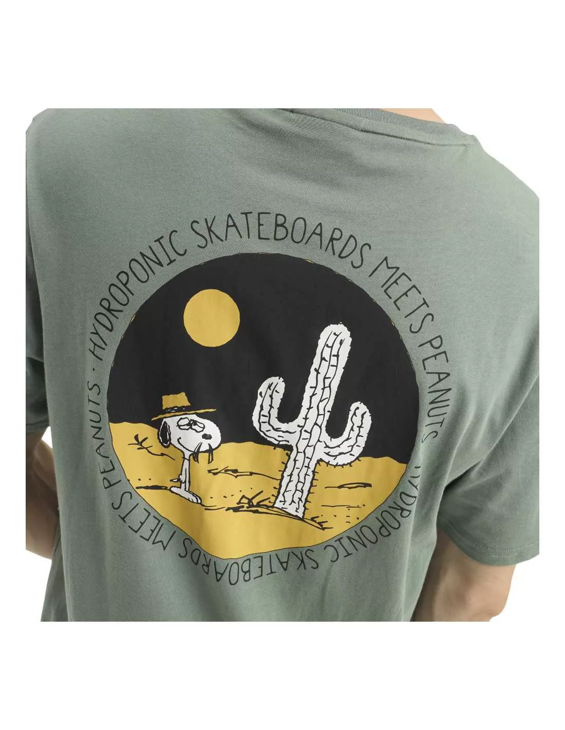 Camiseta Hydroponic verde con Snoopy y cactus
