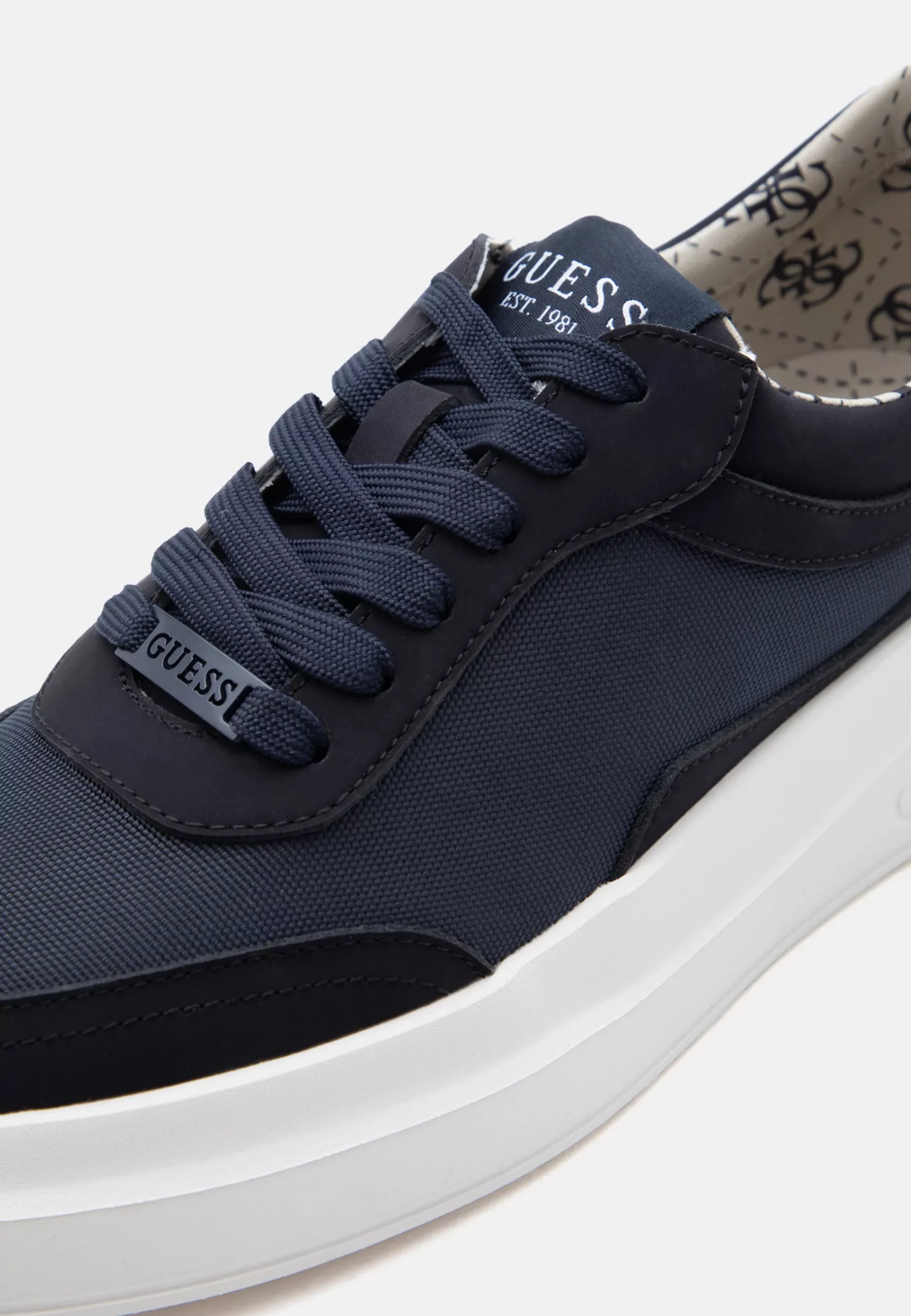 Zapatillas Guess Elbano Plataforma