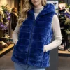 Chaleco azul de pelo sintético con capucha