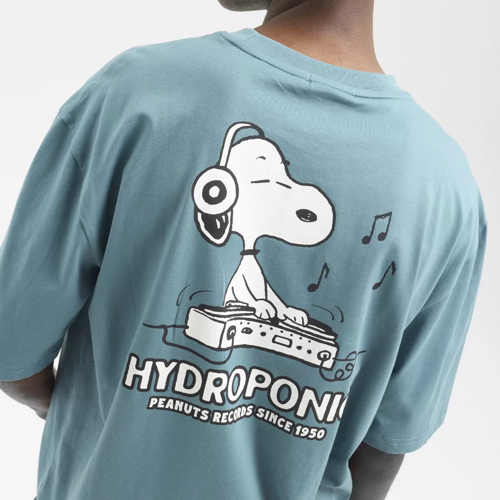 Camiseta Snoopy DJ azul verdoso – Hydroponic x Peanuts