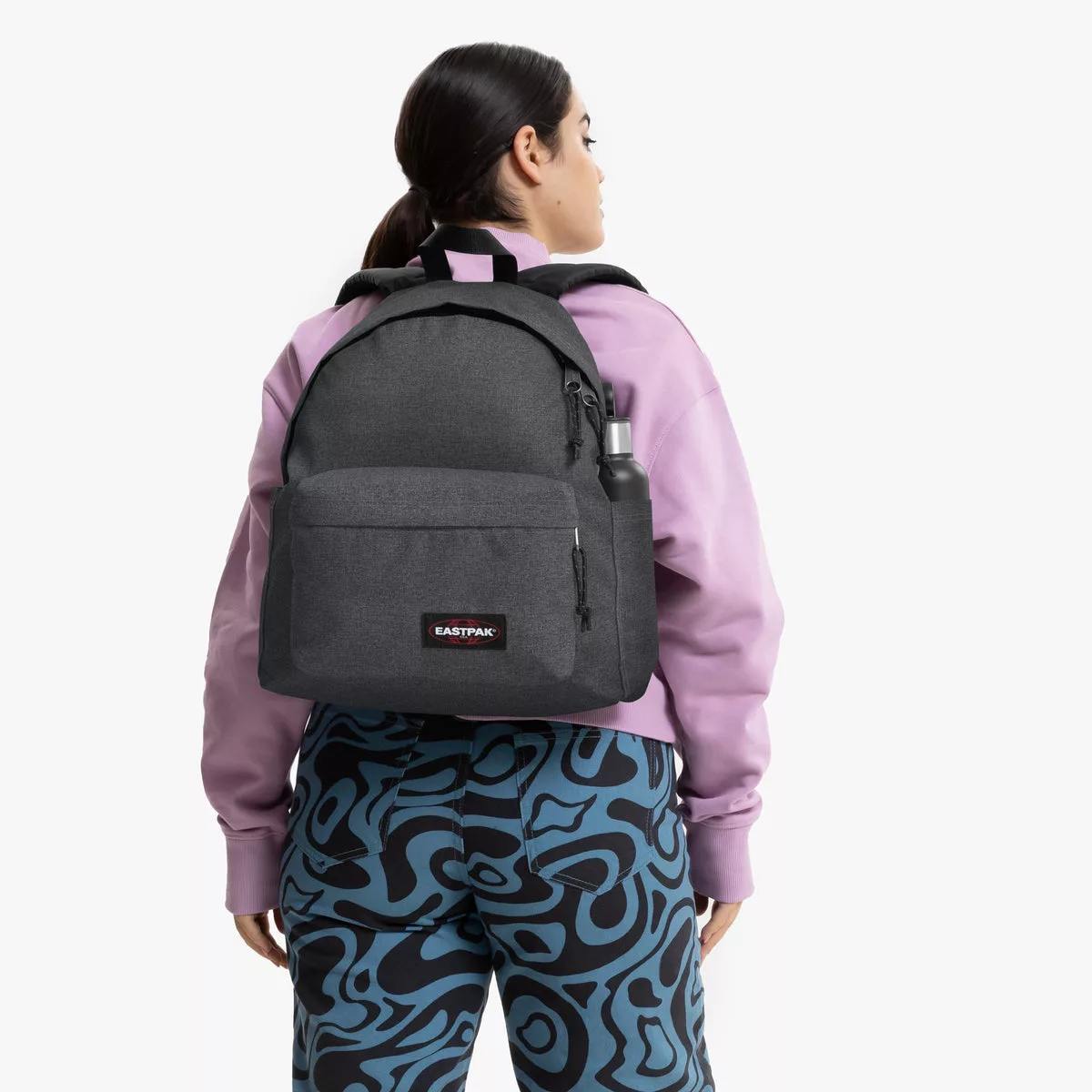 Mochila Eastpak Gris oscuro - Elegante y Resistente Mochila Eastpak Gris oscuro elegante y resistente