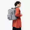 Mochila Eastpak Gris Claro 31L vista frontal